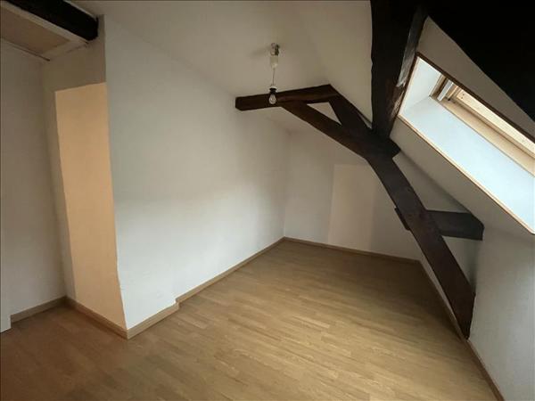 Maison à louer 470 € CC MOUZAY 3 p 83 m² DPE E