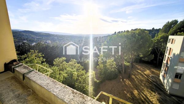 Appartement familial avec vue panoramique et balcon au cœur d'Apt
