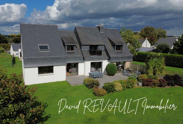 Maison Elven 7 pièce(s) 180 m2-Élégance contemporaine au coeur d'Elven, à 15 minutes de Vannes