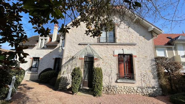 Maison 8 pièces 232.1 m2