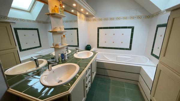 Maison 8 pièces 232.1 m2