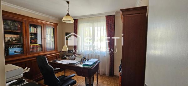 Les Robretières : Maison familiale avec 4 chambres et 2 garages.