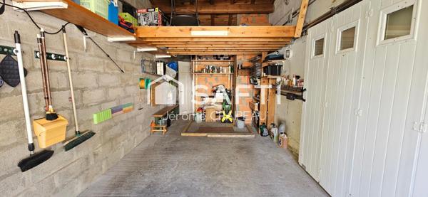 Les Robretières : Maison familiale avec 4 chambres et 2 garages.