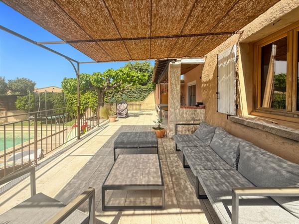 Maison Bouc Bel Air 5 chambres piscine garage proche commodités : arrêts de bus et village