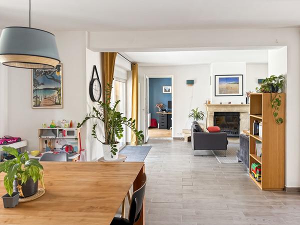 Maison Bouc Bel Air 5 chambres piscine garage proche commodités : arrêts de bus et village