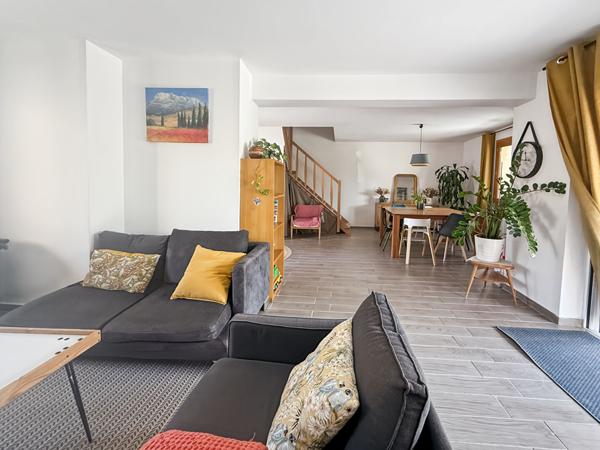 Maison Bouc Bel Air 5 chambres piscine garage proche commodités : arrêts de bus et village