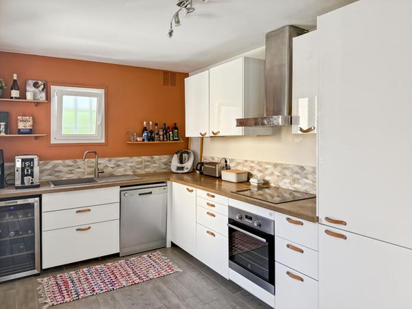 Maison Bouc Bel Air 5 chambres piscine garage proche commodités : arrêts de bus et village