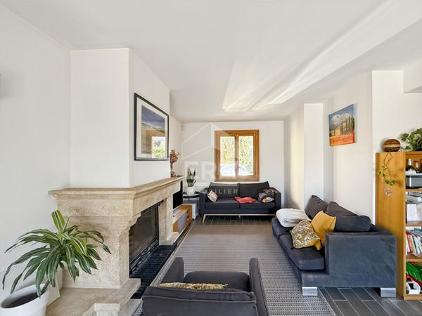 Maison Bouc Bel Air 5 chambres piscine garage proche commodités : arrêts de bus et village