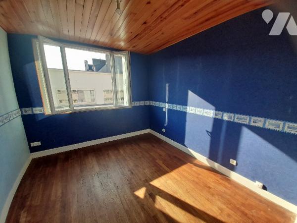 Appartement 2ème étage
Pièce à vivre, 2ch, sde, W.C.
Cave