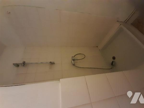 Appartement 2ème étage
Pièce à vivre, 2ch, sde, W.C.
Cave