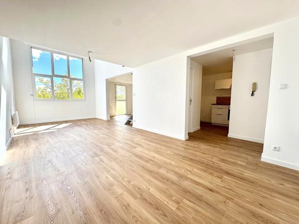 Éguilles (13510) Éguilles – Centre du village – Duplex T3/4 rénové – Dernier étage