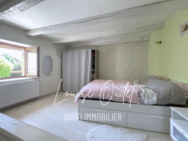 Une maison rare, qui allie charme, volumes et confort pour une vie de famille sereine.