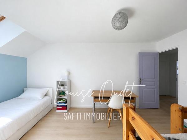 Une maison rare, qui allie charme, volumes et confort pour une vie de famille sereine.