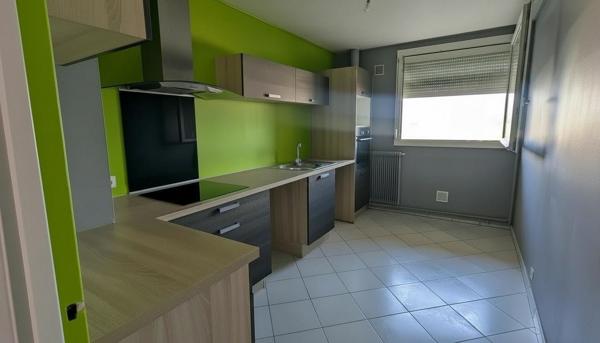 Belfort, appartement 89 m²  3 chambres  Garage  Cave  Deux balcons  Vue dégagée