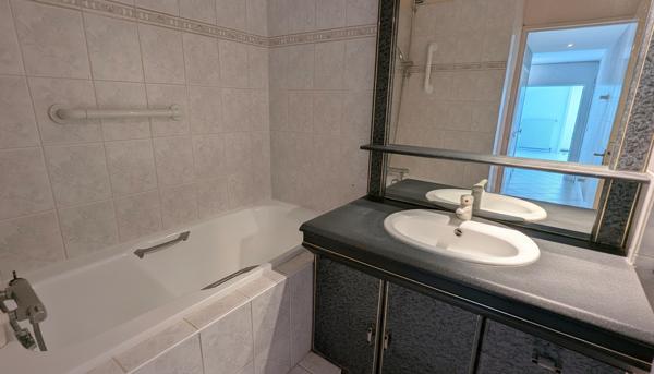 Belfort, appartement 89 m²  3 chambres  Garage  Cave  Deux balcons  Vue dégagée