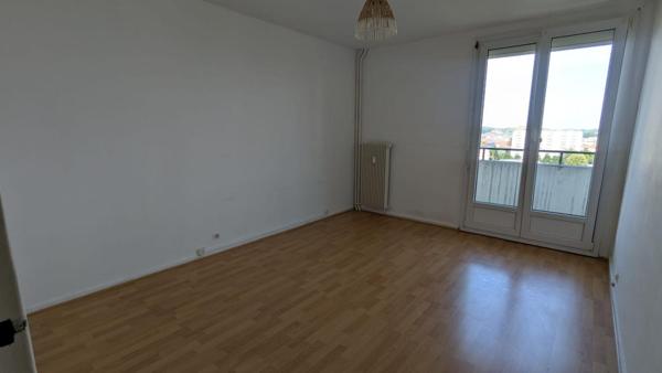 Belfort, appartement 89 m²  3 chambres  Garage  Cave  Deux balcons  Vue dégagée