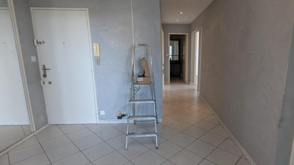Belfort, appartement 89 m²  3 chambres  Garage  Cave  Deux balcons  Vue dégagée