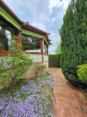 Maison T4 avec véranda au coeur d'un jardin  luxuriant