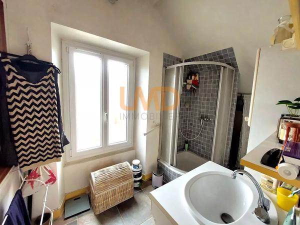 Avon, appartement avec grande terrasse, cave et parking