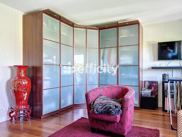 Maison 7 pièces - 240 m²