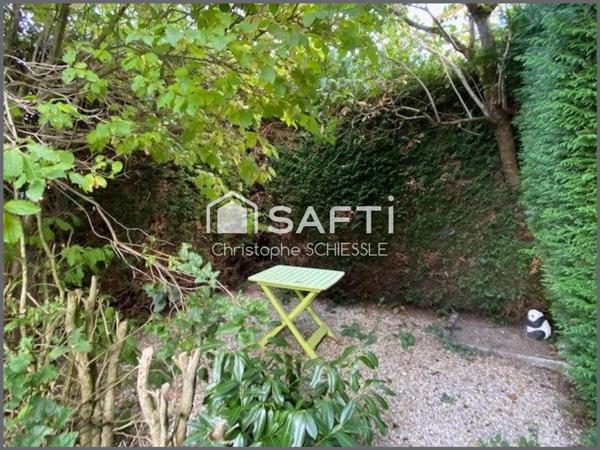 Immeuble de 3 appartements avec un garage et deux caves sur 3 ares 58