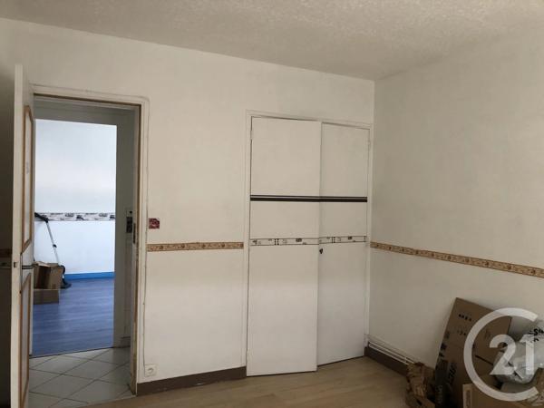 Appartement F4 à vendre  4 pièces - 85,70 m 2   SAINTES  - 17