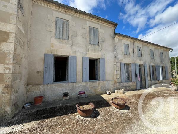 Appartement F4 à vendre  4 pièces - 85,70 m 2   SAINTES  - 17