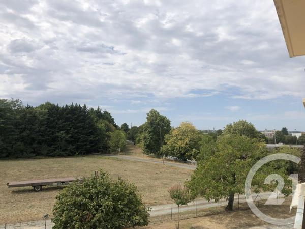 Appartement F4 à vendre  4 pièces - 85,70 m 2   SAINTES  - 17
