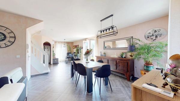 Location                                                      Maison
                        
                     5 pièces                      108 m2                     à La Queue-en-Brie