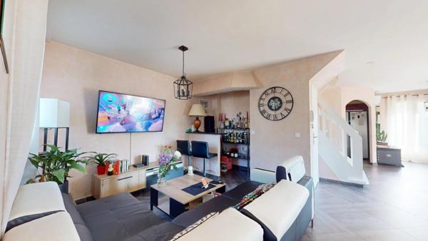 Location                                                      Maison
                        
                     5 pièces                      108 m2                     à La Queue-en-Brie