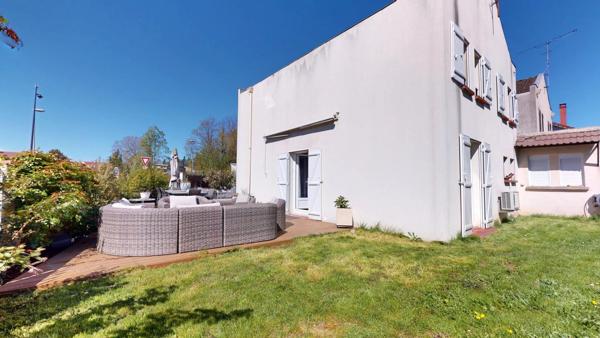 Location                                                      Maison
                        
                     5 pièces                      108 m2                     à La Queue-en-Brie