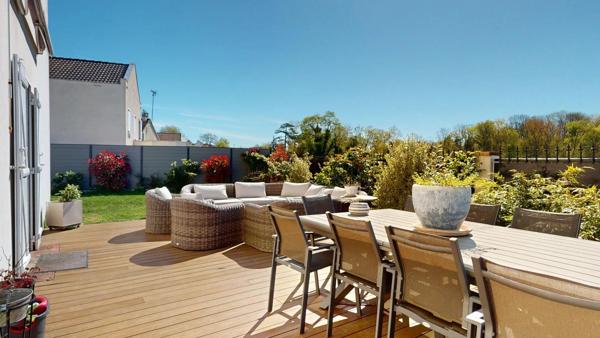 Location                                                      Maison
                        
                     5 pièces                      108 m2                     à La Queue-en-Brie