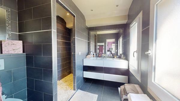 Location                                                      Maison
                        
                     5 pièces                      108 m2                     à La Queue-en-Brie