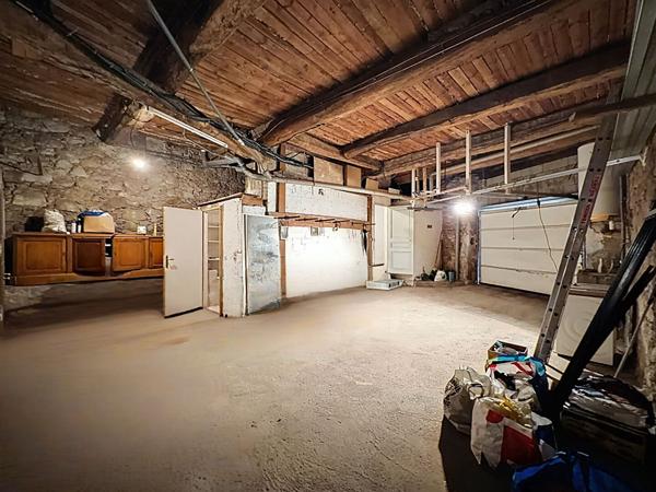 A VENDRE EN EXCLUSIVITÉ ! Vidauban : 117 m² de charme + 70 m² de garage, proche des commodités à pied, un bien rare !