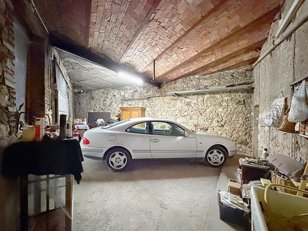 A VENDRE EN EXCLUSIVITÉ ! Vidauban : 117 m² de charme + 70 m² de garage, proche des commodités à pied, un bien rare !