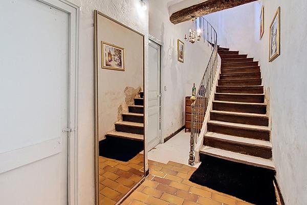 A VENDRE EN EXCLUSIVITÉ ! Vidauban : 117 m² de charme + 70 m² de garage, proche des commodités à pied, un bien rare !