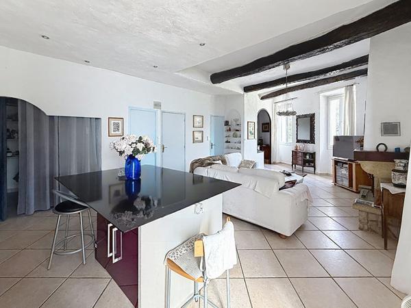 A VENDRE EN EXCLUSIVITÉ ! Vidauban : 117 m² de charme + 70 m² de garage, proche des commodités à pied, un bien rare !