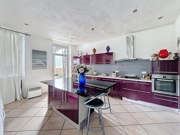 A VENDRE EN EXCLUSIVITÉ ! Vidauban : 117 m² de charme + 70 m² de garage, proche des commodités à pied, un bien rare !