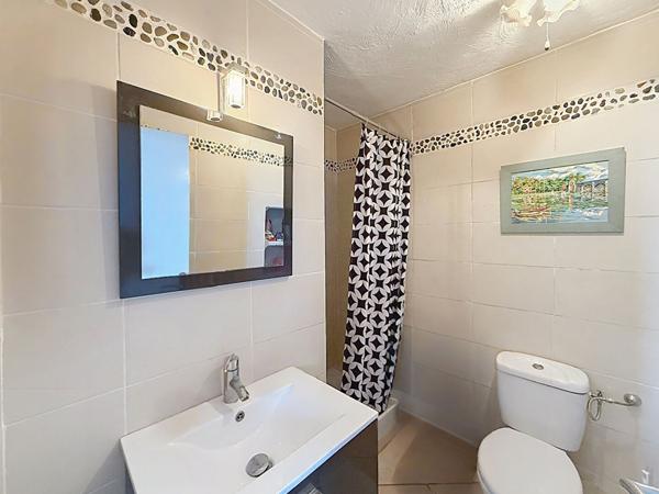 A VENDRE EN EXCLUSIVITÉ ! Vidauban : 117 m² de charme + 70 m² de garage, proche des commodités à pied, un bien rare !