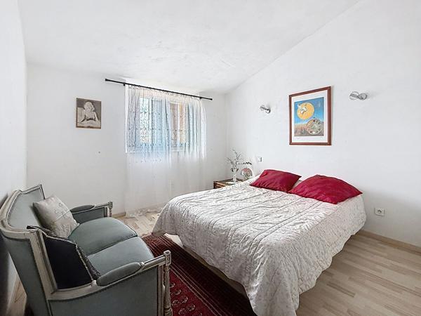 A VENDRE EN EXCLUSIVITÉ ! Vidauban : 117 m² de charme + 70 m² de garage, proche des commodités à pied, un bien rare !