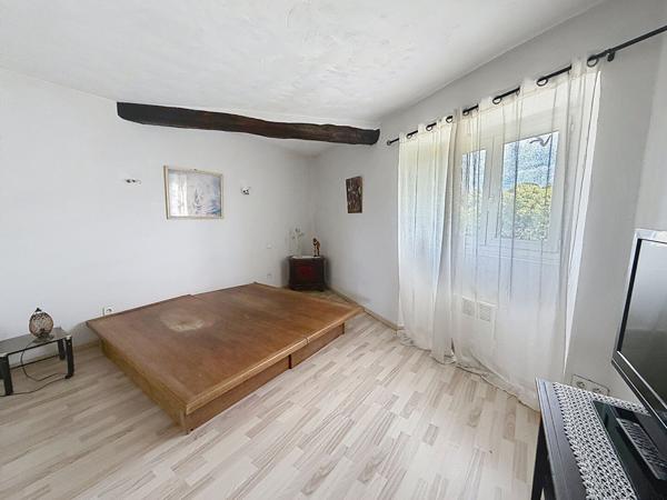 A VENDRE EN EXCLUSIVITÉ ! Vidauban : 117 m² de charme + 70 m² de garage, proche des commodités à pied, un bien rare !
