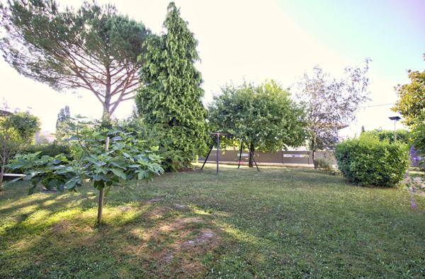 LE PASSAGE - Maison de 130m² habitables avec 4 chambres, 2 garages et jardin de 700m².