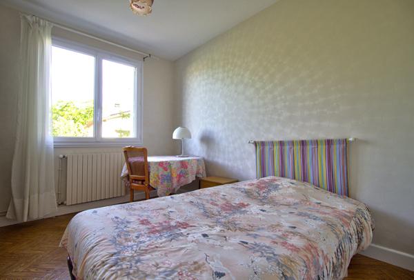 LE PASSAGE - Maison de 130m² habitables avec 4 chambres, 2 garages et jardin de 700m².