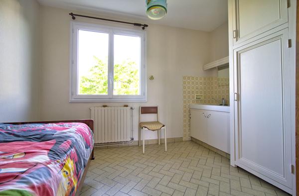 LE PASSAGE - Maison de 130m² habitables avec 4 chambres, 2 garages et jardin de 700m².