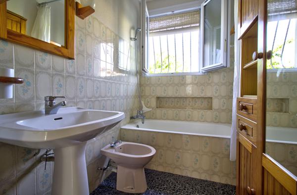 LE PASSAGE - Maison de 130m² habitables avec 4 chambres, 2 garages et jardin de 700m².