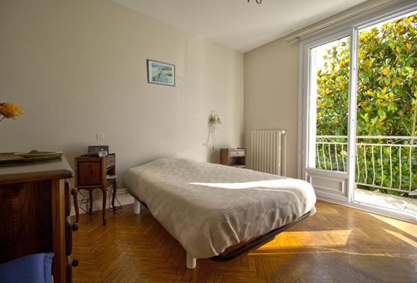 LE PASSAGE - Maison de 130m² habitables avec 4 chambres, 2 garages et jardin de 700m².