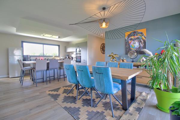 ESTILLAC - Maison récente de plain-pied lumineuse et fonctionnelle de 104 m² avec garage et jardin dans un environnement calme.