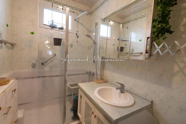 Maison à fort potentiel au calme