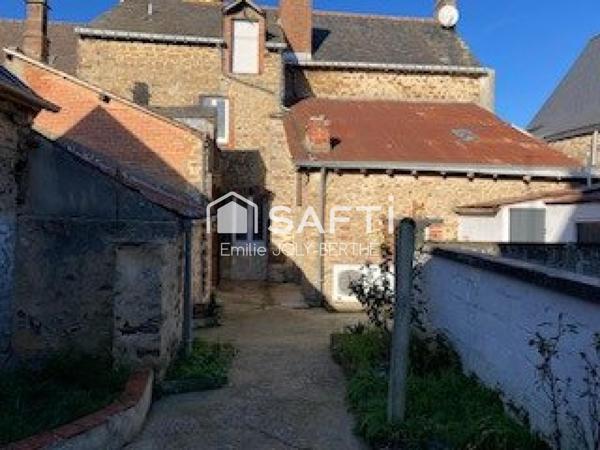 MAISON DE VILLAGE 115 M² SECTEUR BRÉE / 53150