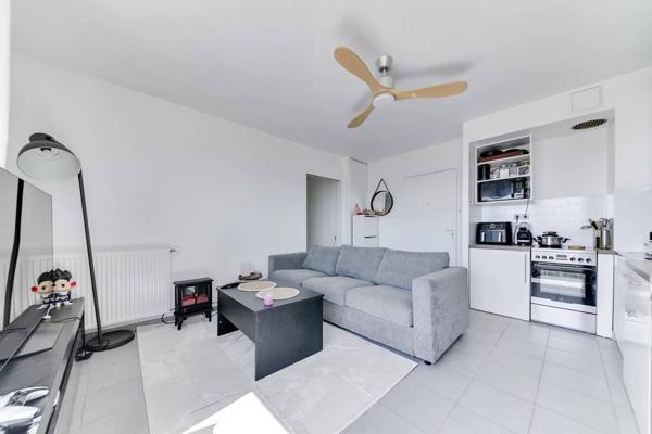 Rare/T2 – 36,40 m² – terrasse 22 m² sans vis-à-vis – garage box en sus – Vaulx-en-Velin